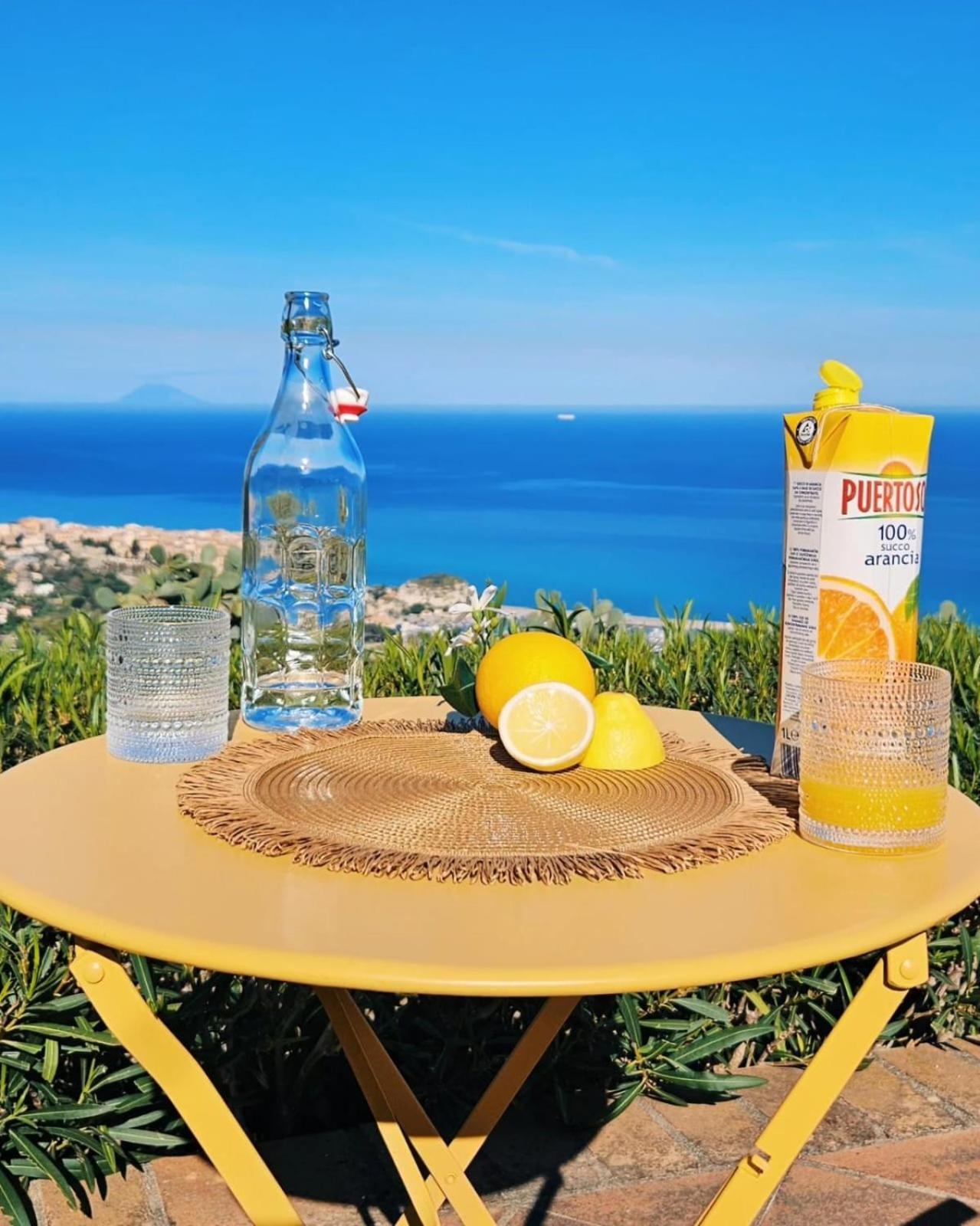 Casa Marzy- Charming Tropea Studio With Pool, Sea & Volcano Views Luaran gambar